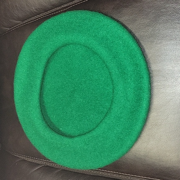 💯% Wool Beret - Picture 2 of 8
